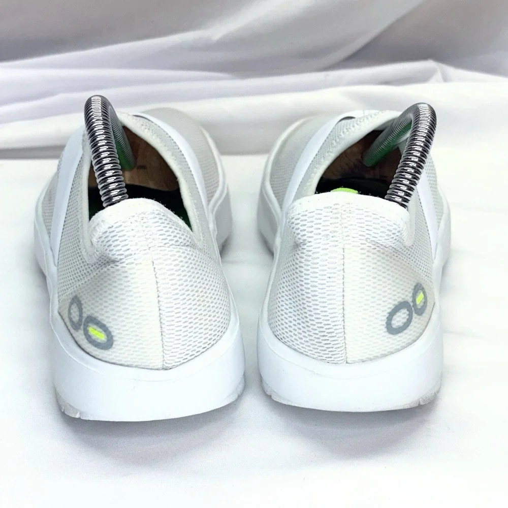 Oofos OOmg eeZee Low Slip-On Shoes Knit White On White Mens Size 7 EU 38